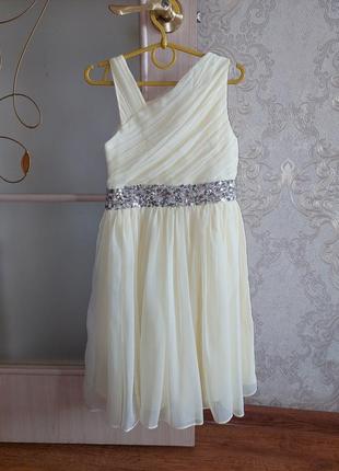 Шикарна нарядна сукня на 6 р.