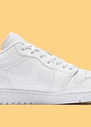 Кроссовки air jordan 1 low triple white