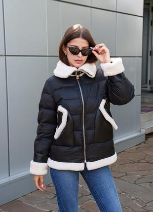 Фірмова жіноча зимова куртка чорного кольору з білим хутряним оздобленням