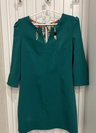 Сукня смарагдова