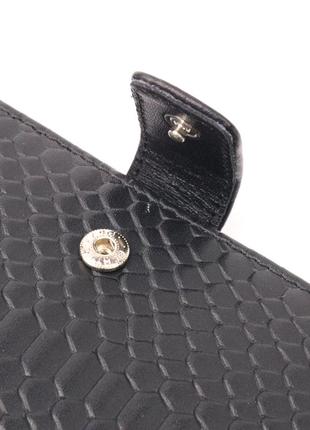 Красивое мужское портмоне с хлястиком из натуральной кожи с тиснением под змею karya 21193 черный3 фото
