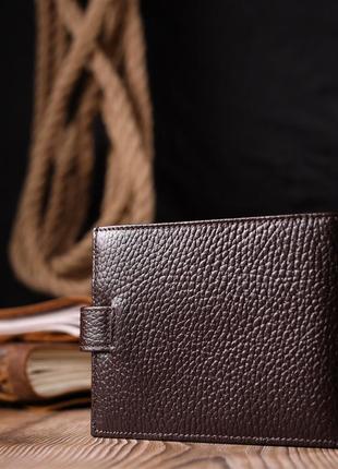 Вместительное мужское портмоне с хлястиком из натуральной кожи karya 21081 коричневый8 фото