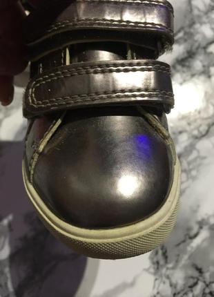 Бомбические кроссовки oshkosh металлик 14 см по стельке2 фото