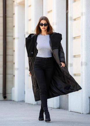 Стильное зимнее женское пальто из плащевки с капюшоном и поясом4 фото