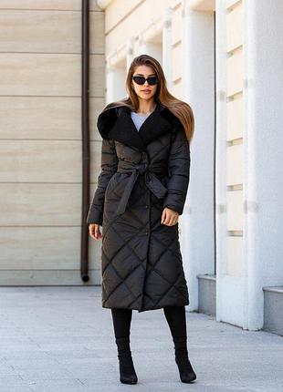 Стильное зимнее женское пальто из плащевки с капюшоном и поясом