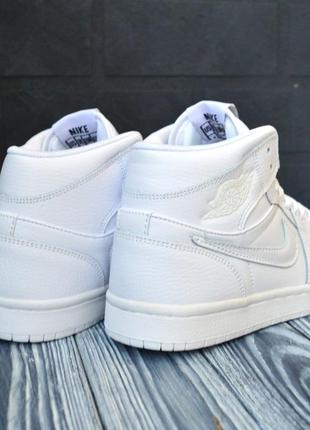 Nike air jordan 1 retro кроссовки женские кожаные топ найк джордан высокие осенние белые7 фото