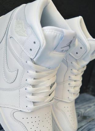 Nike air jordan 1 retro кроссовки женские кожаные топ найк джордан высокие осенние белые9 фото