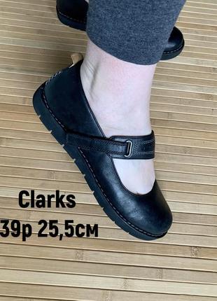 Шкіряні повністю туфлі clarks