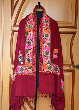 Шаль палантин с вышивкой