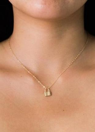 Золота підвіска з маленьким замочком (iss)