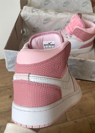 Женские кроссовки nike air jordan 1 retro pink 2 mid#найк4 фото