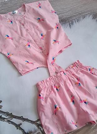 Чудовий, яскравий костюм