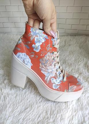 Яркие ботинки shellys london