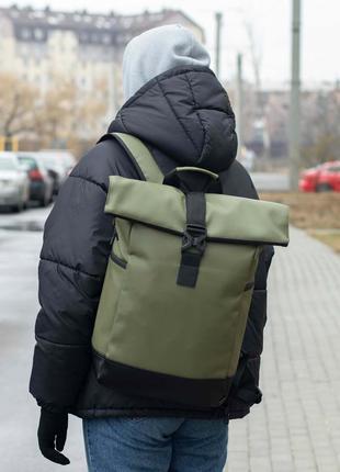 Стильный городской рюкзак roll top зеленый из эко-кожи с отделением для ноутбука на 20-25 литров