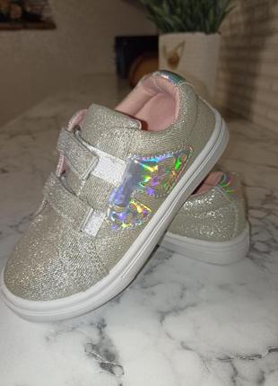 Кросівки дитячі