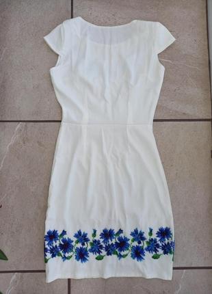 Платье белое-молочное вышитое бисером вышиванное платье облегающее с васильками8 фото
