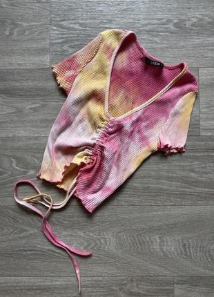 Яркий модный кроп топ майка с завязками/ затяжками в рубчик tie die5 фото