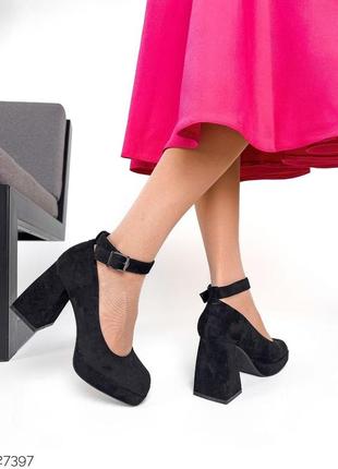 Туфли на устойчивом каблуке замшевые с ремешком в черном цвете с квадратными носом1 фото