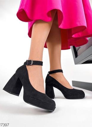 Туфли на устойчивом каблуке замшевые с ремешком в черном цвете с квадратными носом4 фото