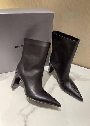 Ботинки на каблуке balenciaga