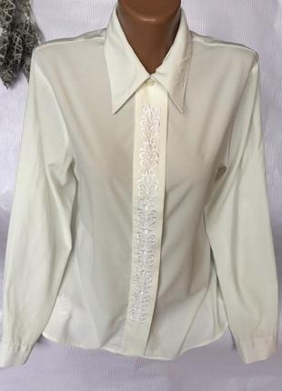 Нежная рубашка  блуза с вышивкой