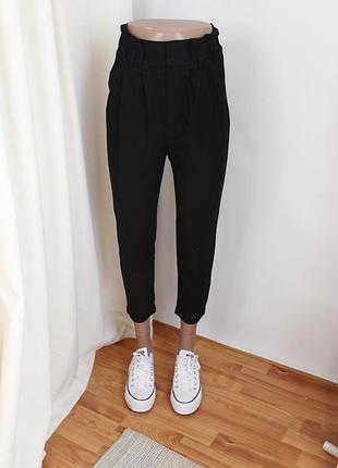 Брюки с защипками черные 36 размер bershka