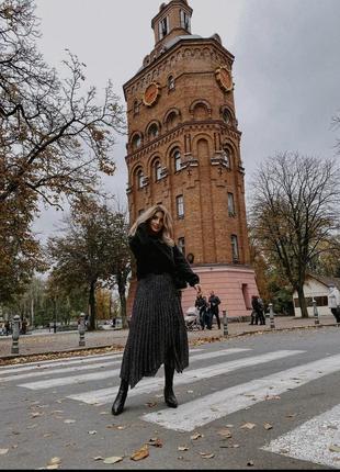 Асиметрична сатинова спідниця