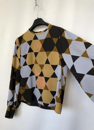 Stine goya шелковая блуза karolina узор шестиугольники7 фото