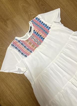 Сукня з вишивкою