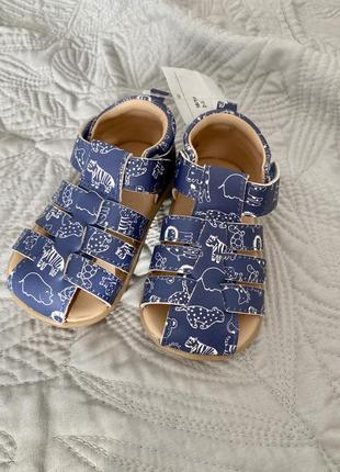 Нові сандалі босоніжки сині від h&m 18/19 розмір1 фото