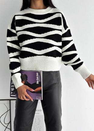 Вязаный свитер в абстрактный принт1 фото