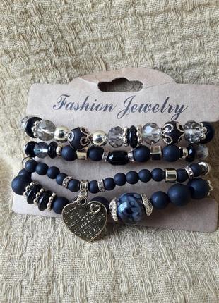 Набор браслетов.