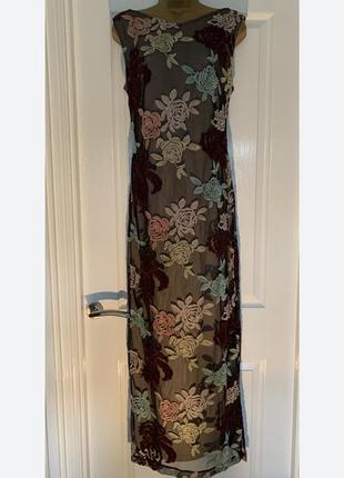 Шикарное вышитое платье,сеточка