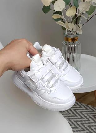 Кроссовки для девочек и мальчиков