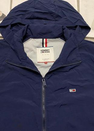 Легкая куртка tommy helfiger jeans light windbreaker jacket2 фото