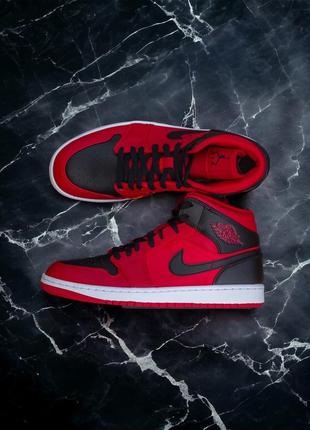 Nike air jordan 1 mid reverse bred sales