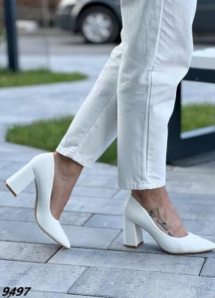 Белые женские туфли7 фото