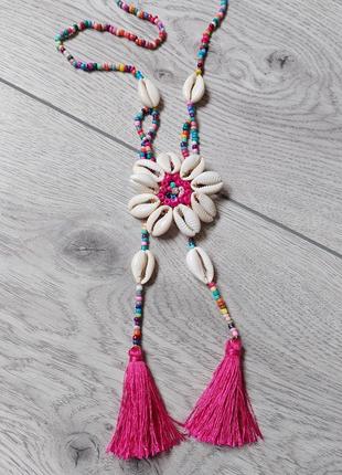 Ожерелье из разноцветного бисера и ракушка и каури5 фото