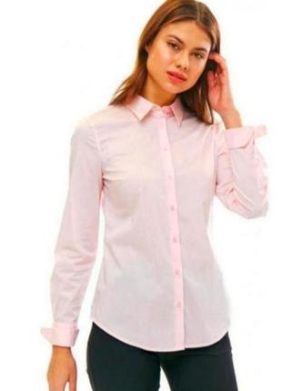 Нежно-розовая рубашка известного бренда benetton