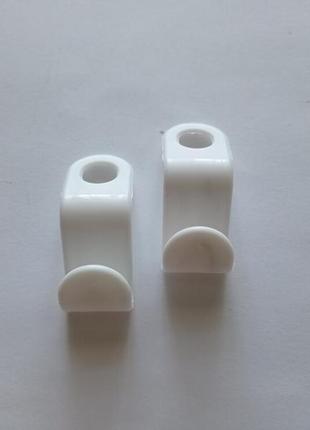 Компактные соединительные крючки для вешалок.