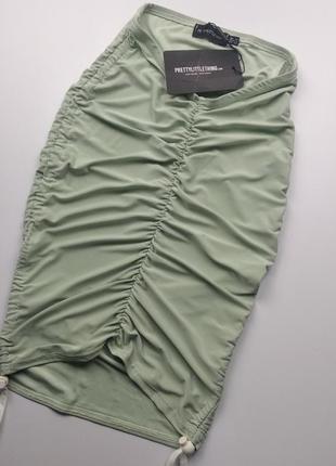 Модная юбка prettylittlething пепельно-зеленая1 фото
