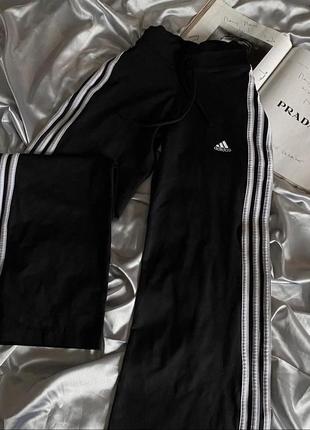 Широкие брюки с вырезами adidas