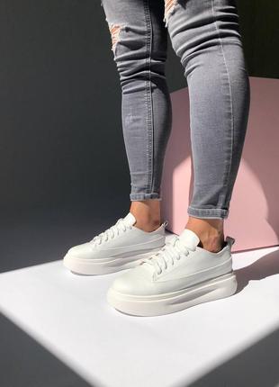 Белые кеды из натуральной кожи