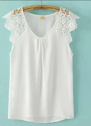 Легенькая прозора блузочка