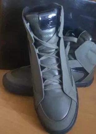 Стильні кросівки guess by