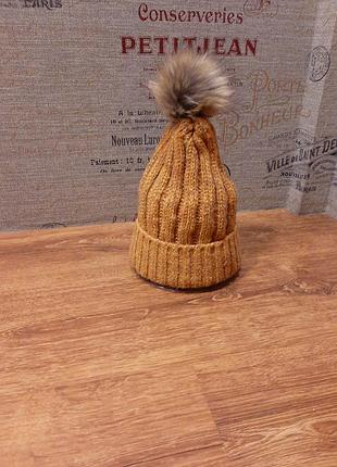 Шапка з помпоном