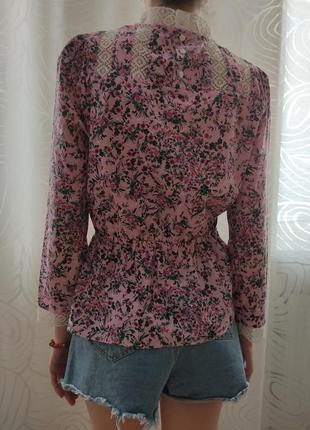 Натуральная 100% котон блузка, рубашка с цветочным принтом
декорирована кружевом2 фото