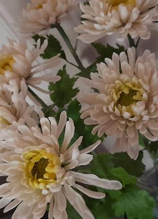 Шикарные,одноголовые  хризантемы  ручной  работы из холодного фарфора7 фото