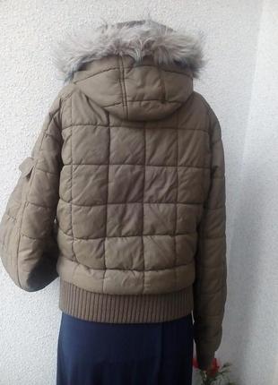Курточка цвета хаки с меховым капюшоном clockhouse3 фото