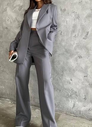 Костюм женский графитовый однонтонный оверсайз пиджак с карманами на пуговице брюки палаццо свободного кроя на высокой посадке качественный стильный базовый